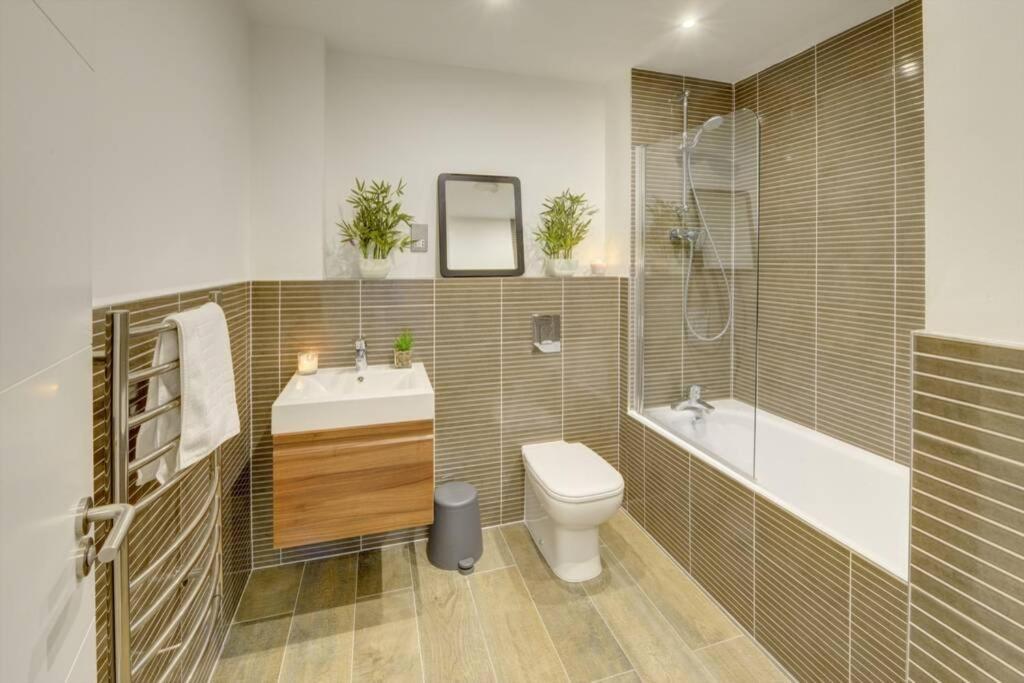 Modern & Stylish 2Br Apartment - Queens House 考文垂 外观 照片