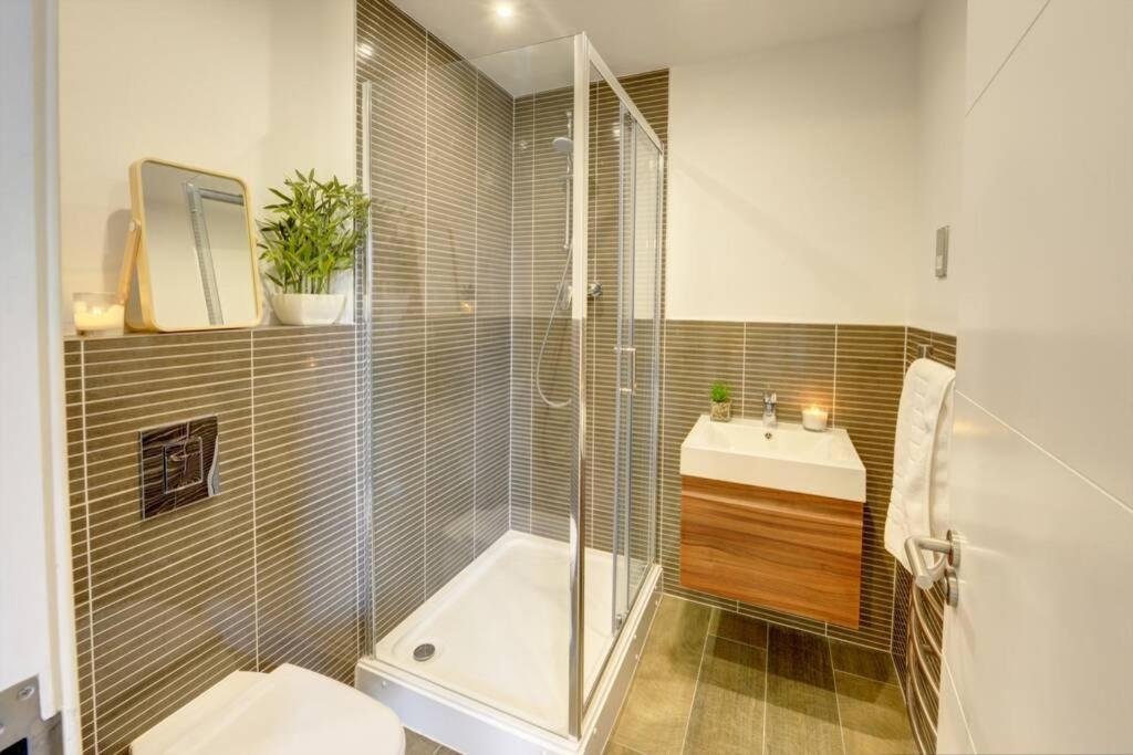 Modern & Stylish 2Br Apartment - Queens House 考文垂 外观 照片